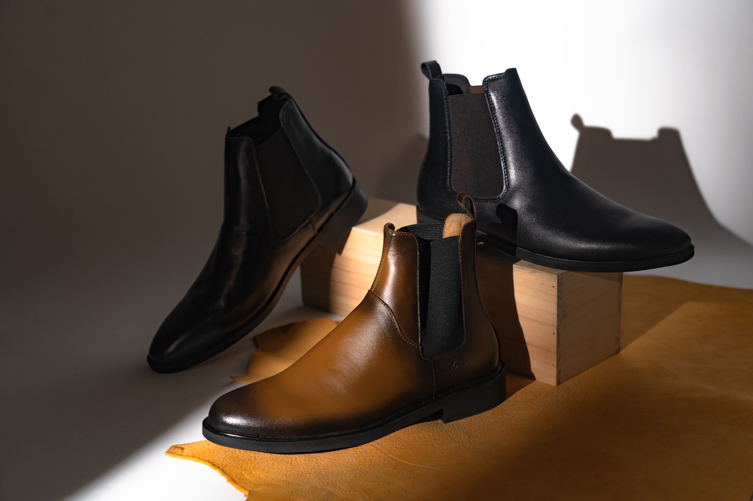 CHELSEA BOOTS
